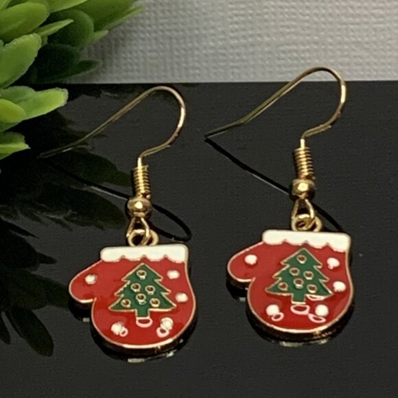 Mitten Earring, Christmas Earring, Holiday Earring, Gift Idea, Winter Earring - Picture 1 of 4